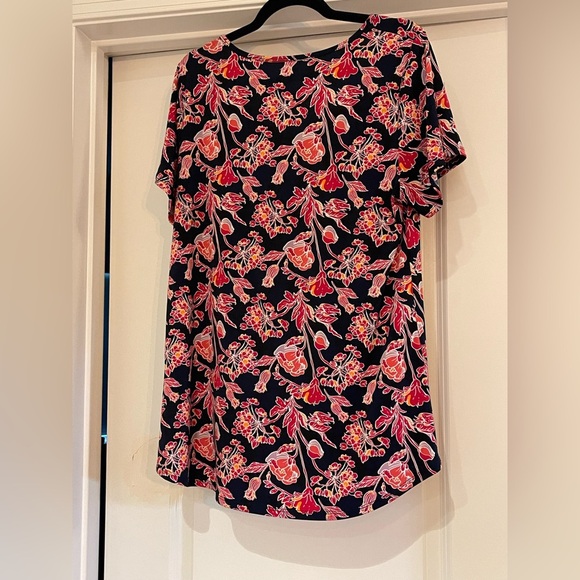 ⭐️LuLaRoe Pink, red, and orange  Floral Blouse Relaxed Fit - Picture 2 of 3